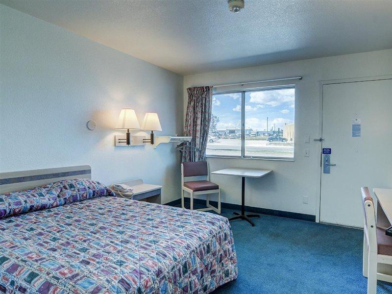 Park Inn By Radisson, تشيني المظهر الخارجي الصورة