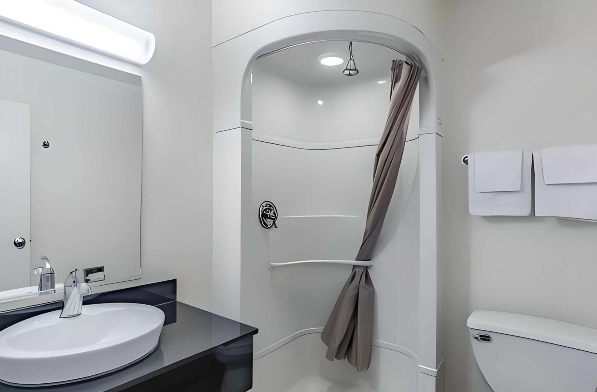 Park Inn By Radisson, تشيني المظهر الخارجي الصورة