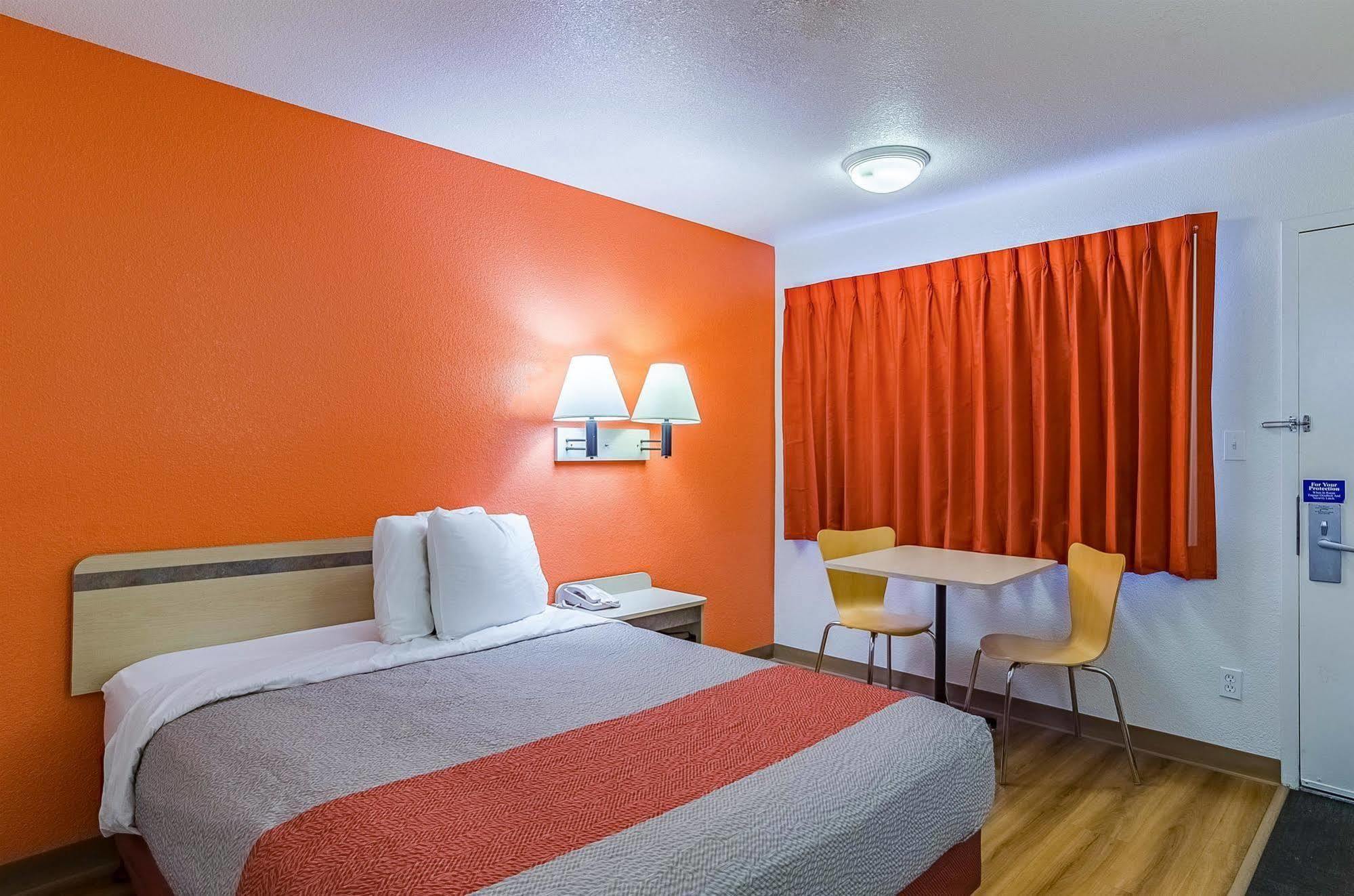 Park Inn By Radisson, تشيني المظهر الخارجي الصورة