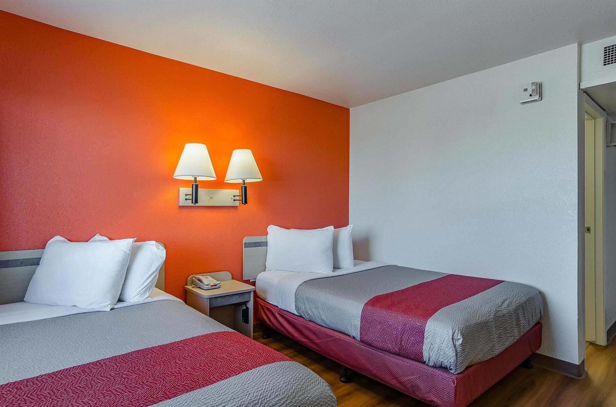 Park Inn By Radisson, تشيني المظهر الخارجي الصورة