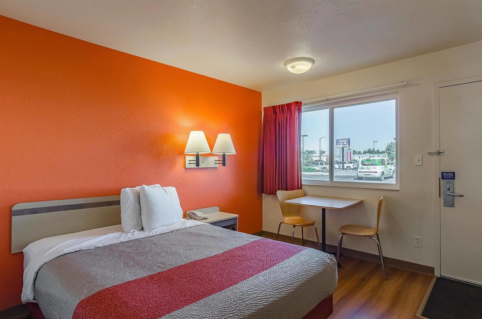 Park Inn By Radisson, تشيني المظهر الخارجي الصورة